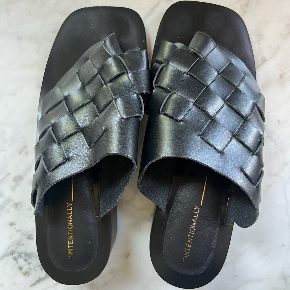 Intentionally Blank Woven Leather Sandals | Size 7